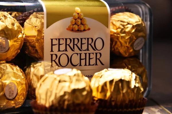 работник FERRERO ROCHER
